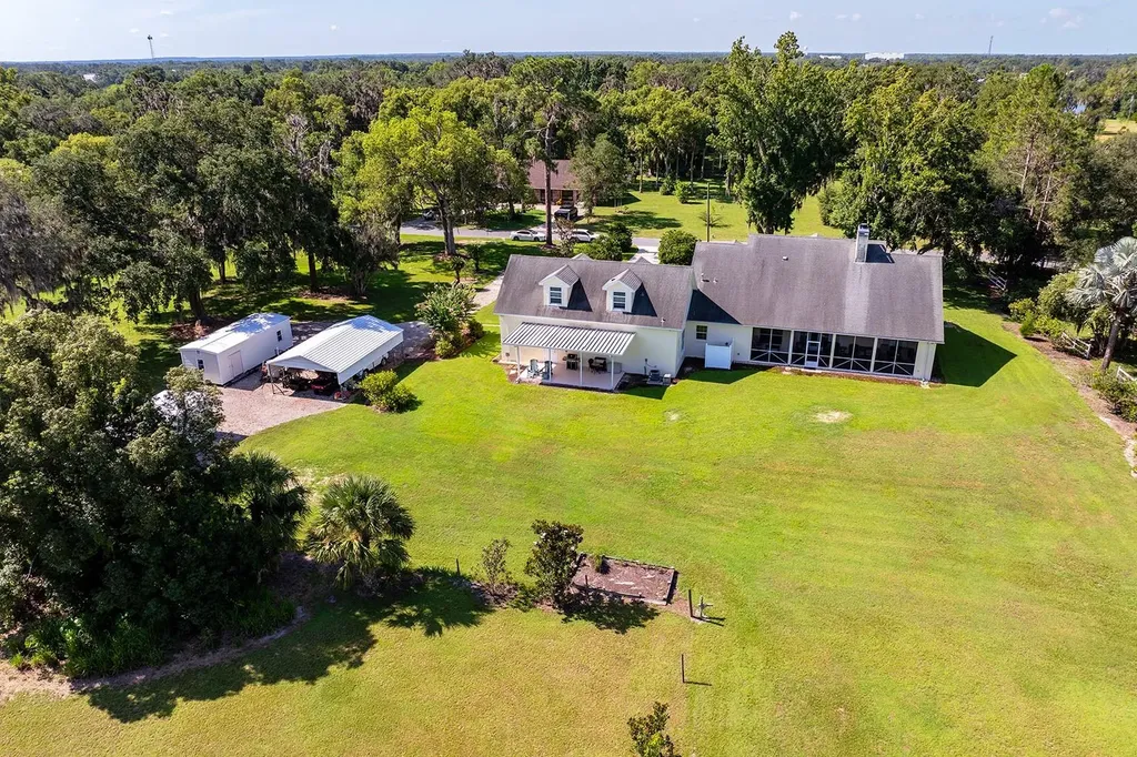 590 Crescent Street Umatilla FL 32784