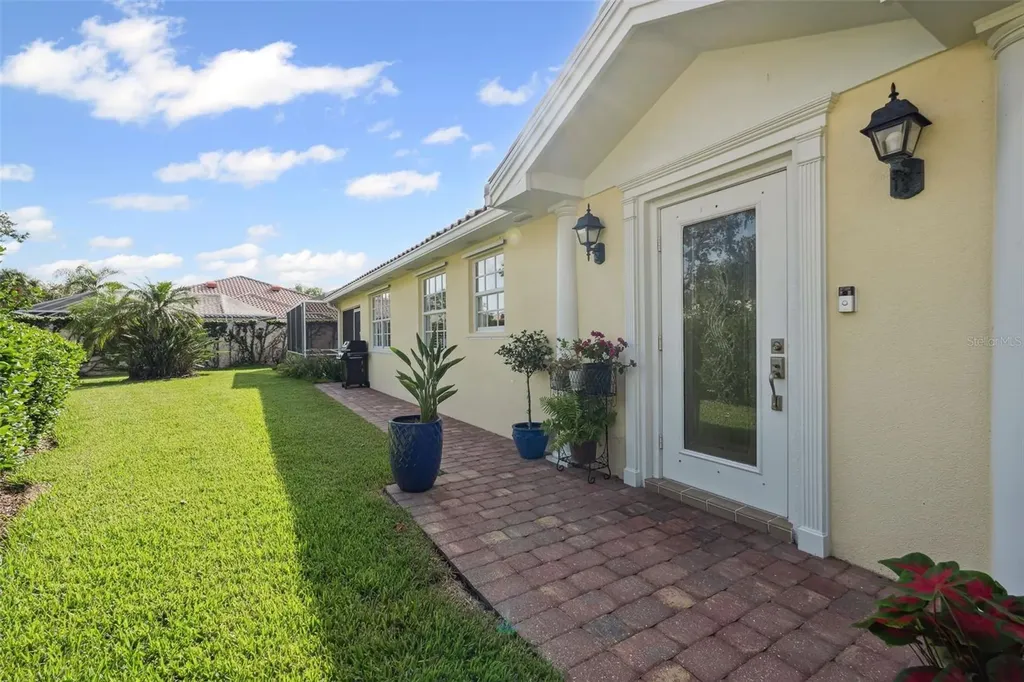8846 Estepona Court Sarasota FL 34238