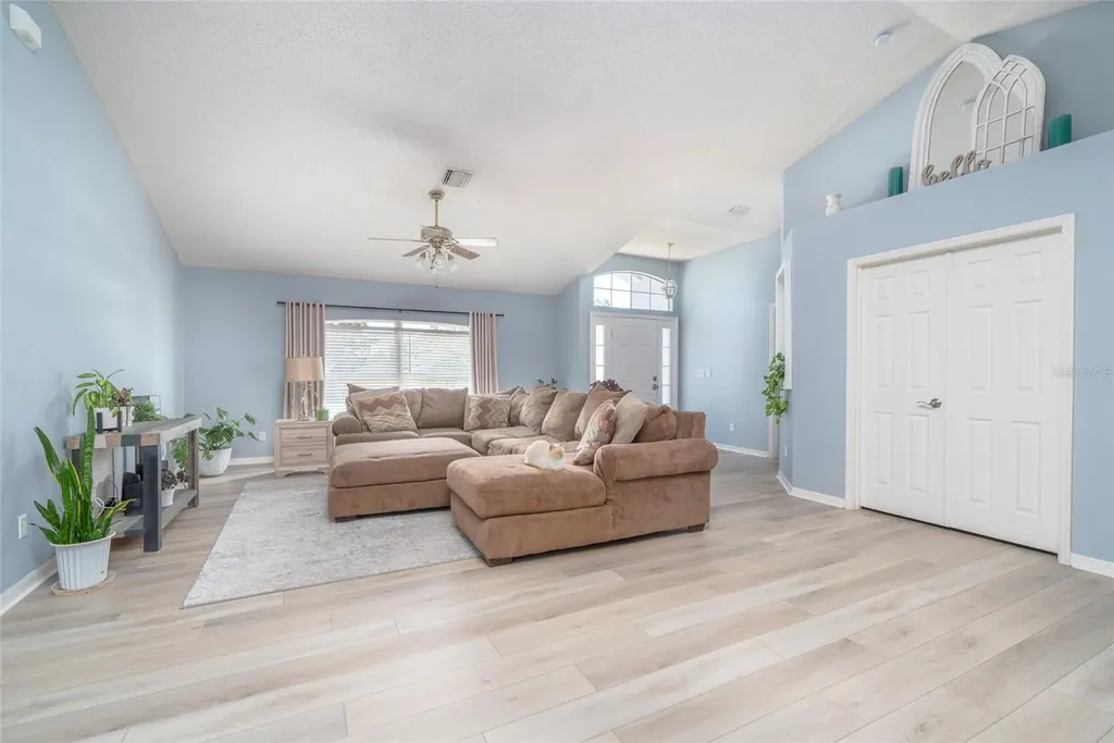 5041 Pine Needle Drive Mascotte FL 34753