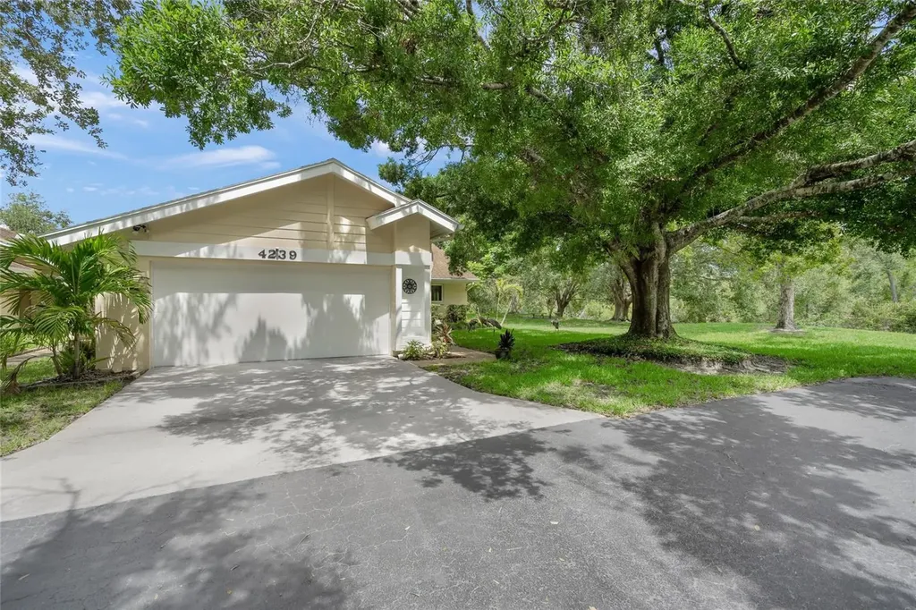 4239 Carriage Drive Sarasota FL 34241