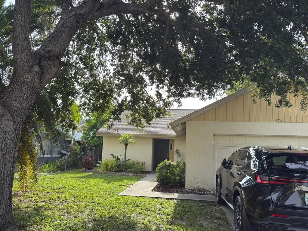 4607 21st Street W Bradenton FL 34207