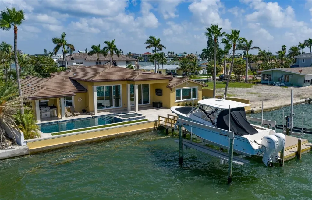422 55th Avenue St Pete Beach FL 33706