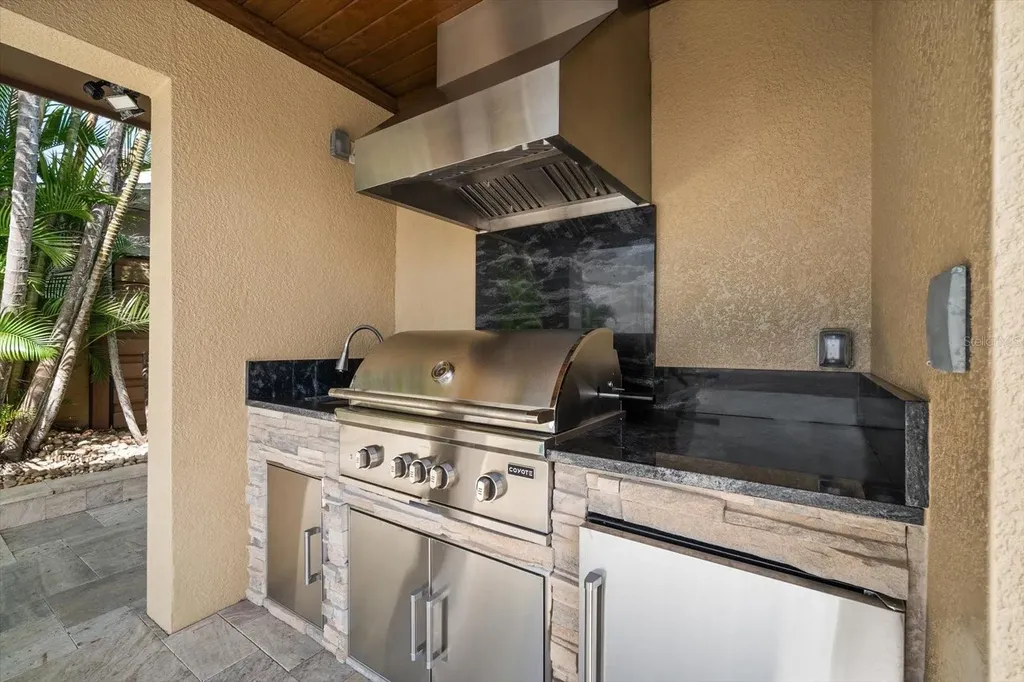 422 55th Avenue St Pete Beach FL 33706