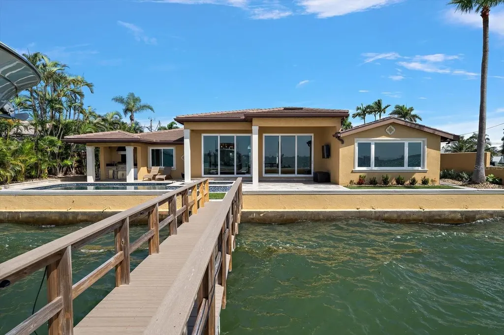 422 55th Avenue St Pete Beach FL 33706