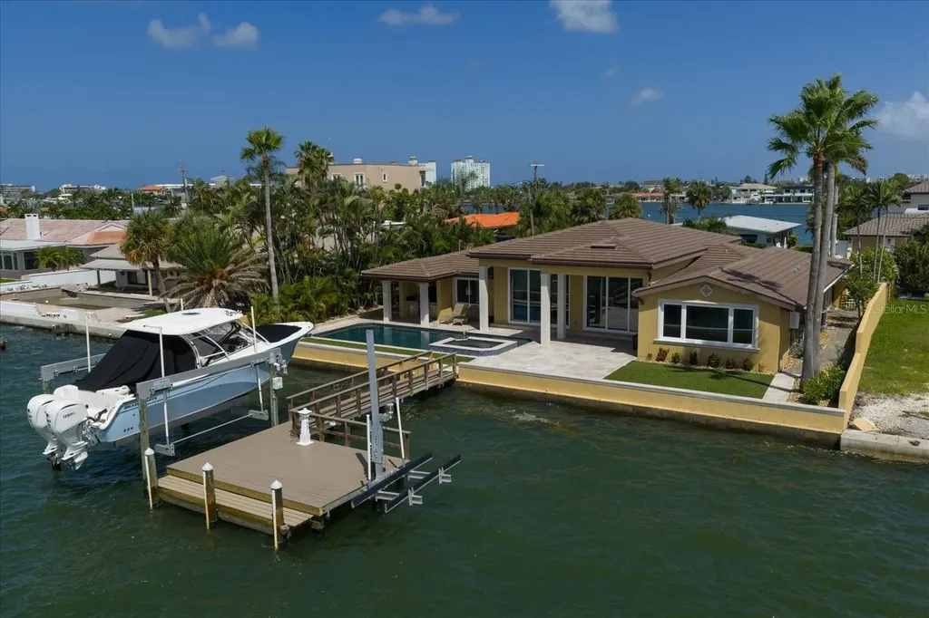 422 55th Avenue St Pete Beach FL 33706