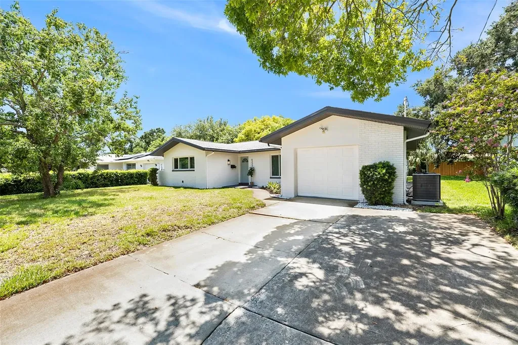 6223 12th Street S St Petersburg FL 33705