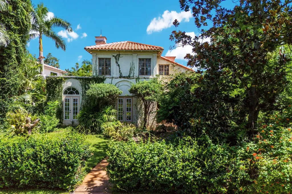 457 Woodland Drive Sarasota FL 34234