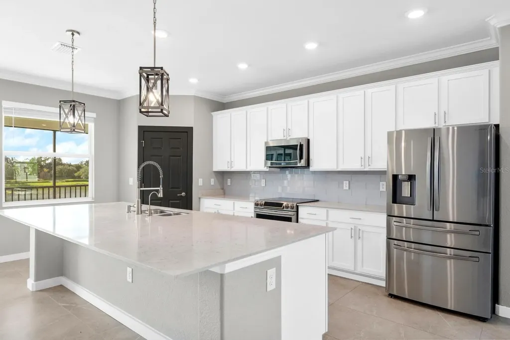 933 Tidewater Shores Loop Bradenton FL 34208