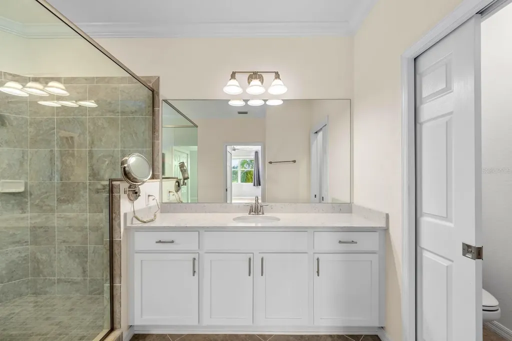 933 Tidewater Shores Loop Bradenton FL 34208