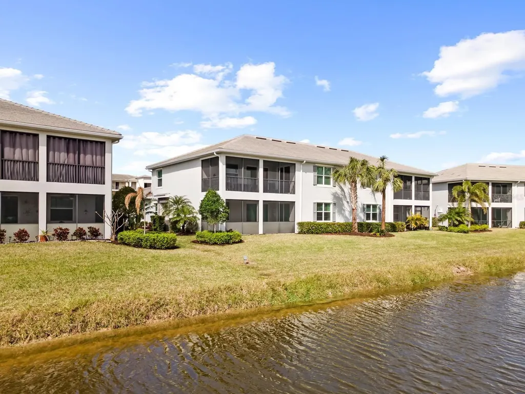 933 Tidewater Shores Loop Bradenton FL 34208