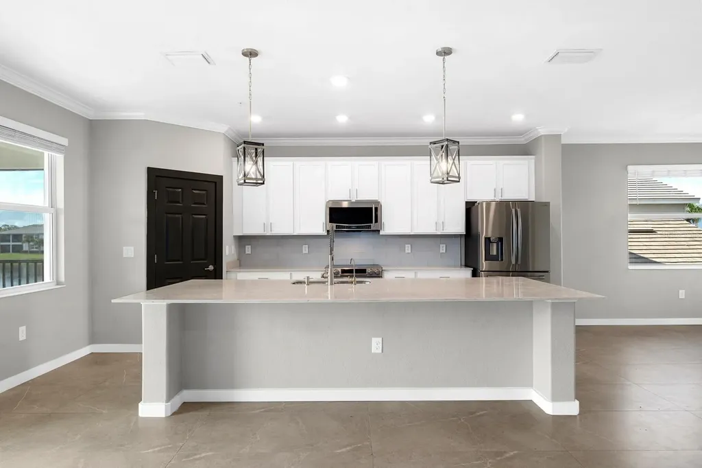 933 Tidewater Shores Loop Bradenton FL 34208
