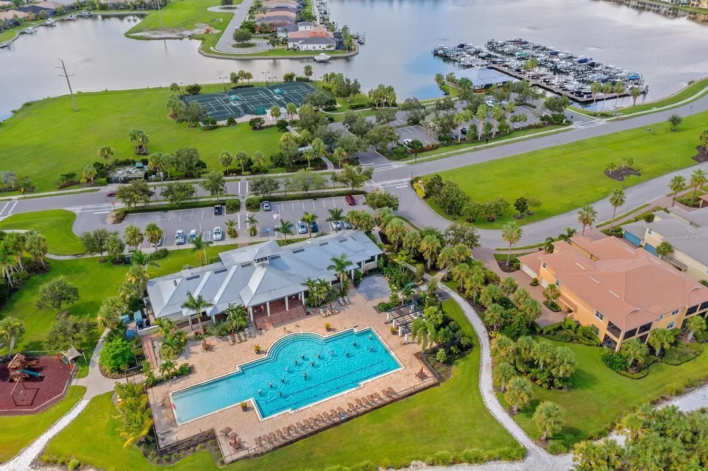 933 Tidewater Shores Loop Bradenton FL 34208