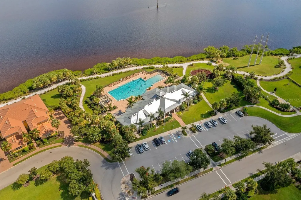 933 Tidewater Shores Loop Bradenton FL 34208