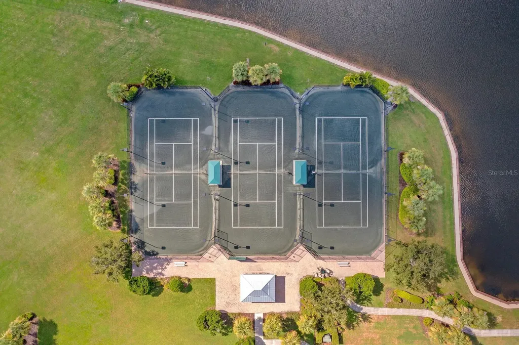 933 Tidewater Shores Loop Bradenton FL 34208
