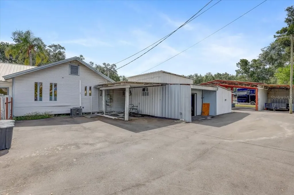 11325 E 92 Highway Seffner FL 33584