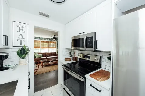 809 10th Avenue N St Petersburg FL 33701