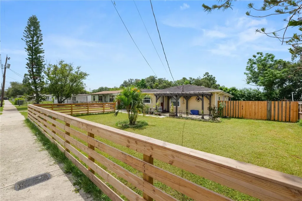 2719 Woodstock Avenue Eaton Park FL 33840