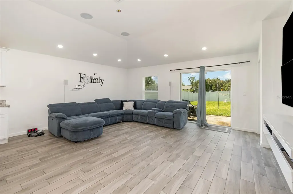 1534 Pine Street Orlando FL 32824