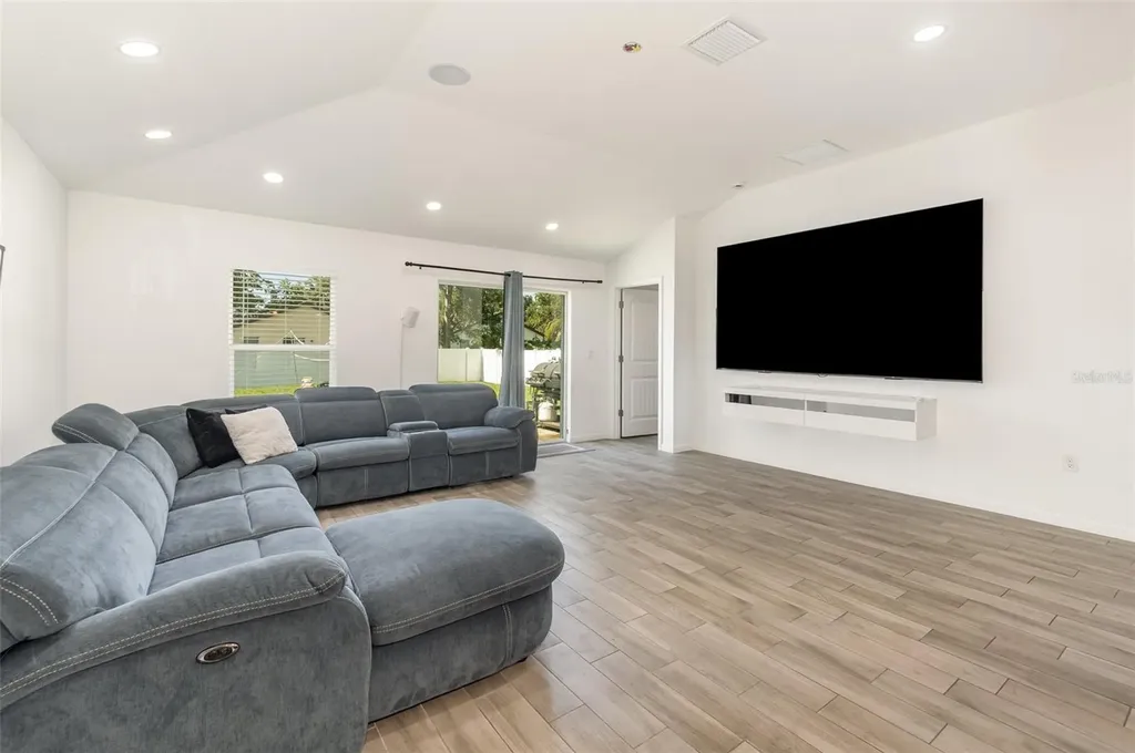 1534 Pine Street Orlando FL 32824