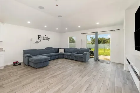 1534 Pine Street Orlando FL 32824
