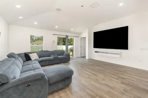 1534 Pine Street Orlando FL 32824