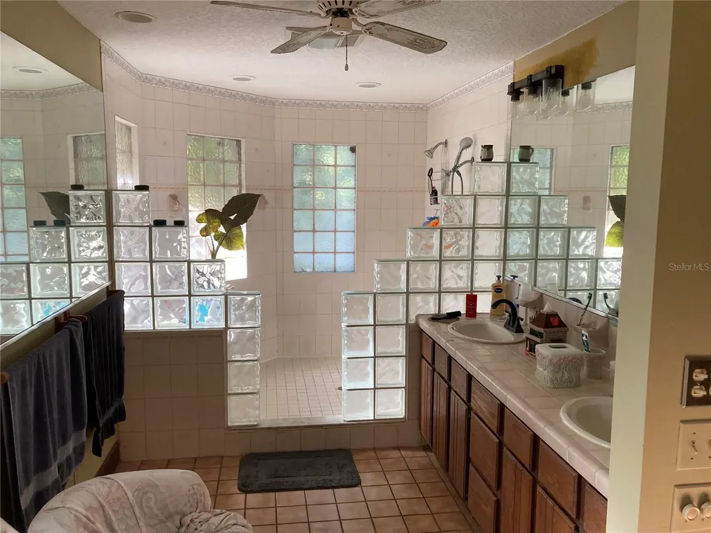 2436 Cr 416n Lake Panasoffkee FL 33538