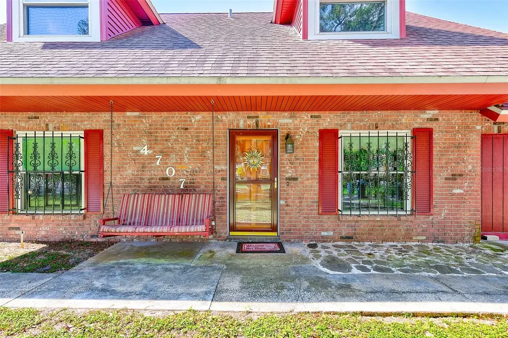 4707 E Temple Heights Road Tampa FL 33617