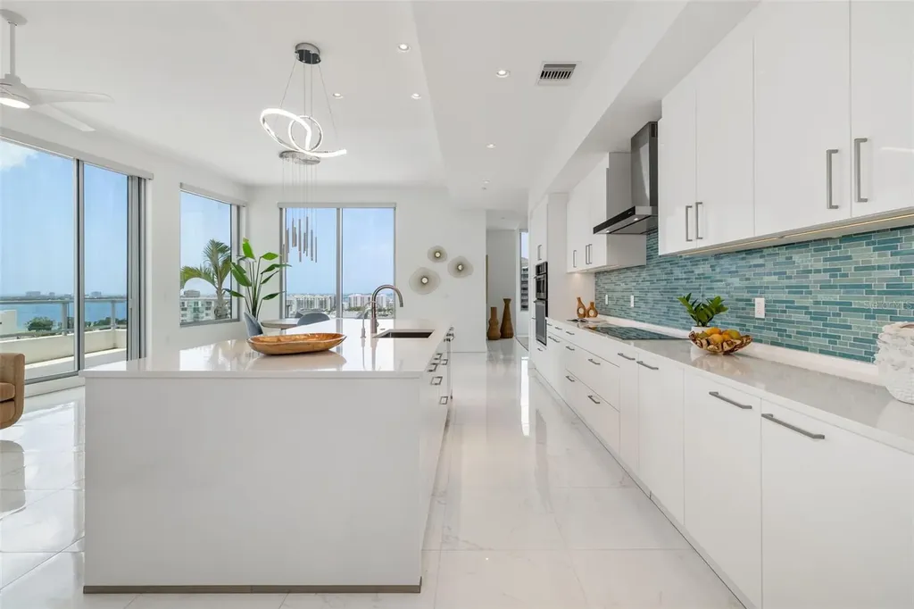 111 S Pineapple Avenue Sarasota FL 34236