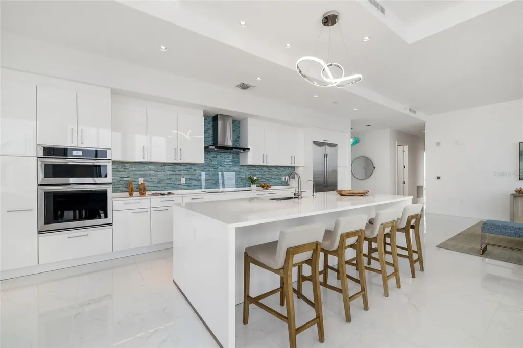 111 S Pineapple Avenue Sarasota FL 34236