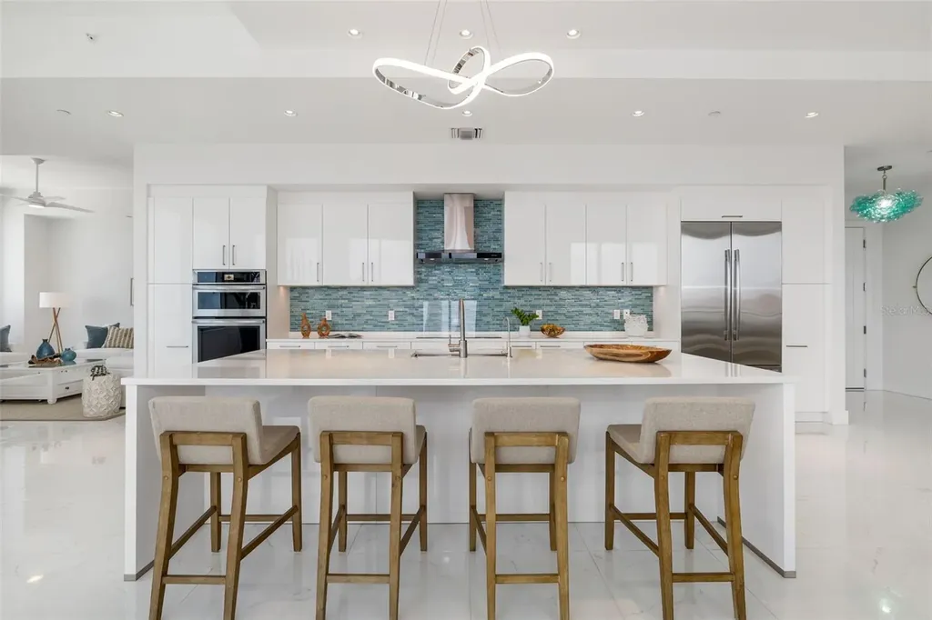 111 S Pineapple Avenue Sarasota FL 34236