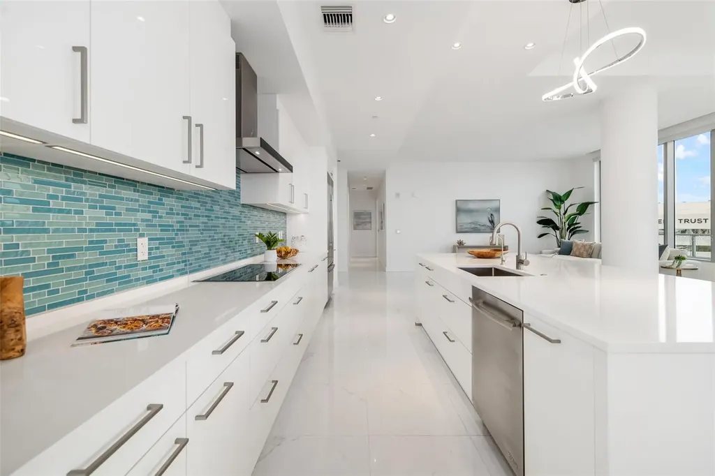 111 S Pineapple Avenue Sarasota FL 34236