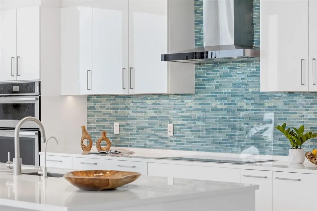 111 S Pineapple Avenue Sarasota FL 34236