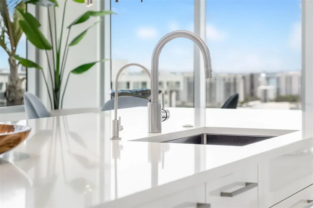 111 S Pineapple Avenue Sarasota FL 34236