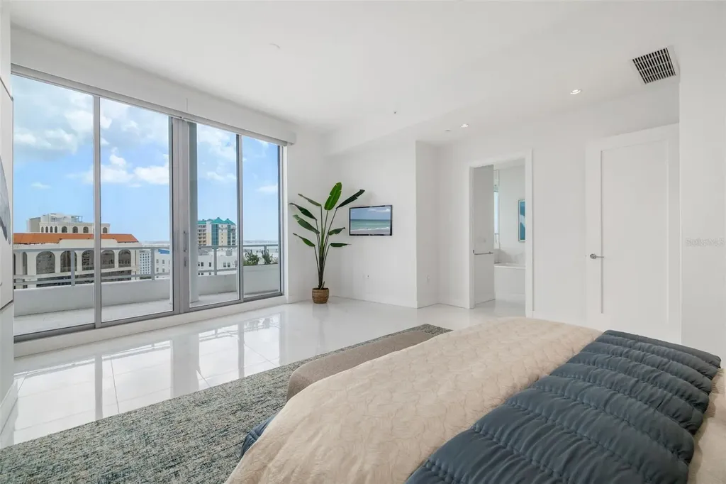 111 S Pineapple Avenue Sarasota FL 34236