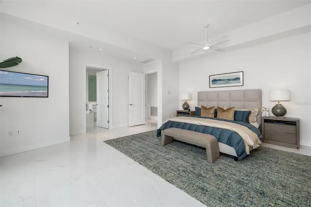 111 S Pineapple Avenue Sarasota FL 34236