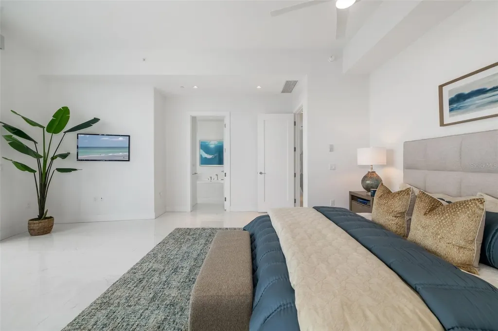 111 S Pineapple Avenue Sarasota FL 34236