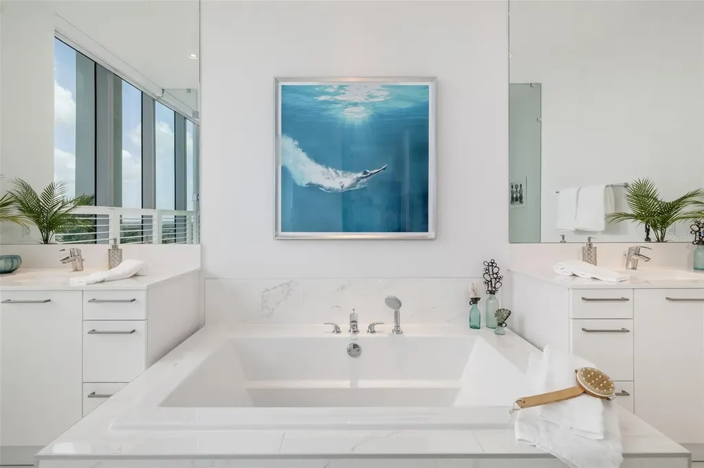 111 S Pineapple Avenue Sarasota FL 34236