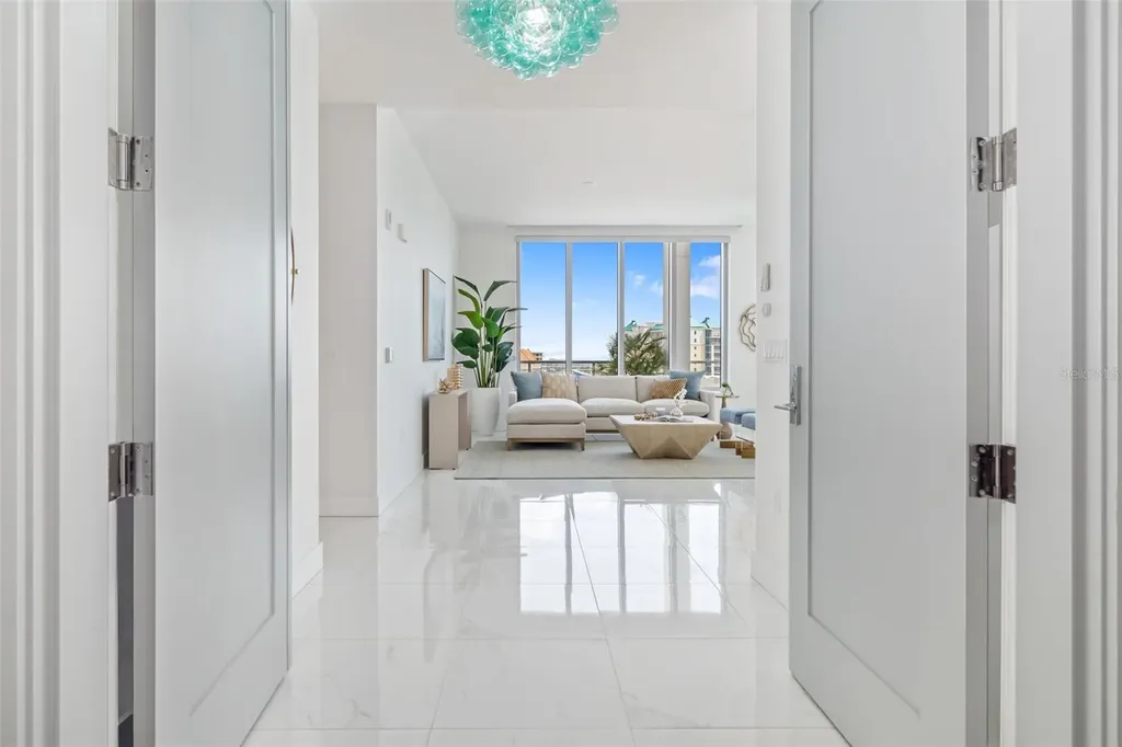 111 S Pineapple Avenue Sarasota FL 34236