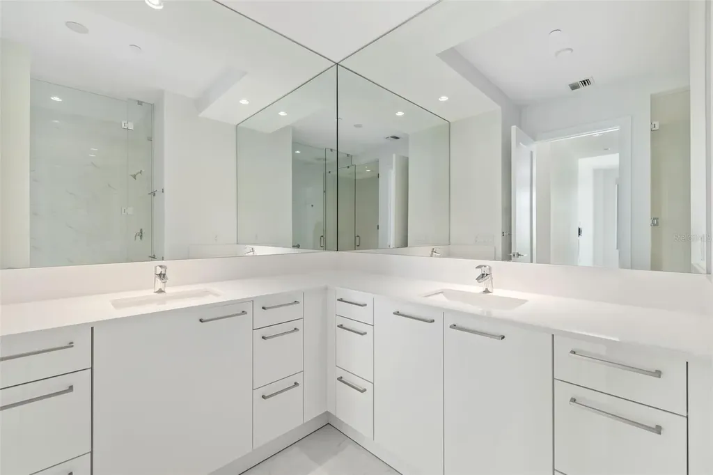 111 S Pineapple Avenue Sarasota FL 34236