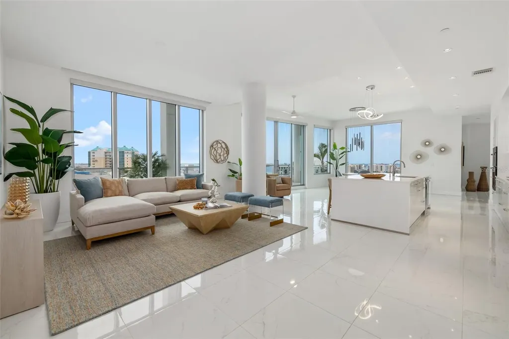 111 S Pineapple Avenue Sarasota FL 34236