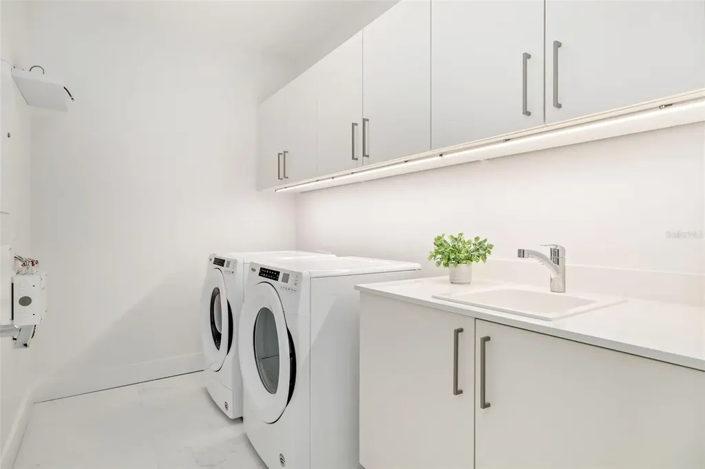 111 S Pineapple Avenue Sarasota FL 34236