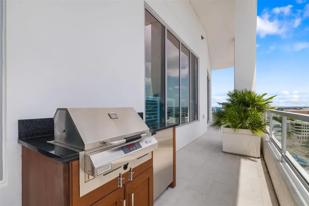 111 S Pineapple Avenue Sarasota FL 34236