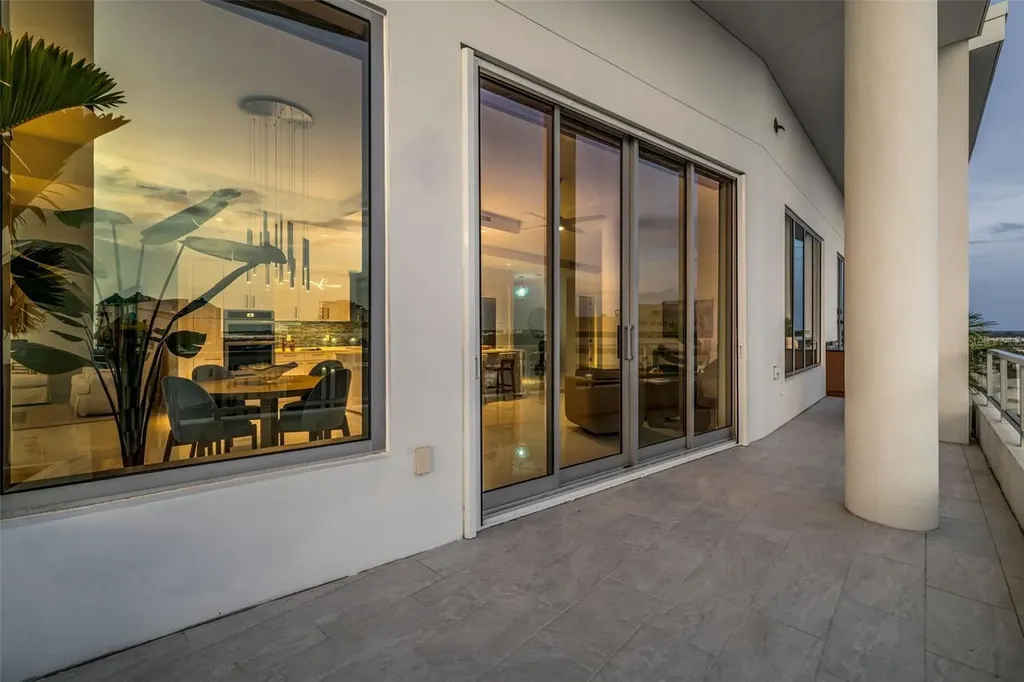 111 S Pineapple Avenue Sarasota FL 34236