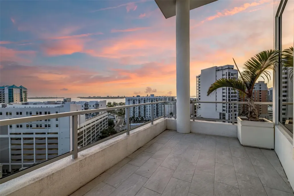 111 S Pineapple Avenue Sarasota FL 34236