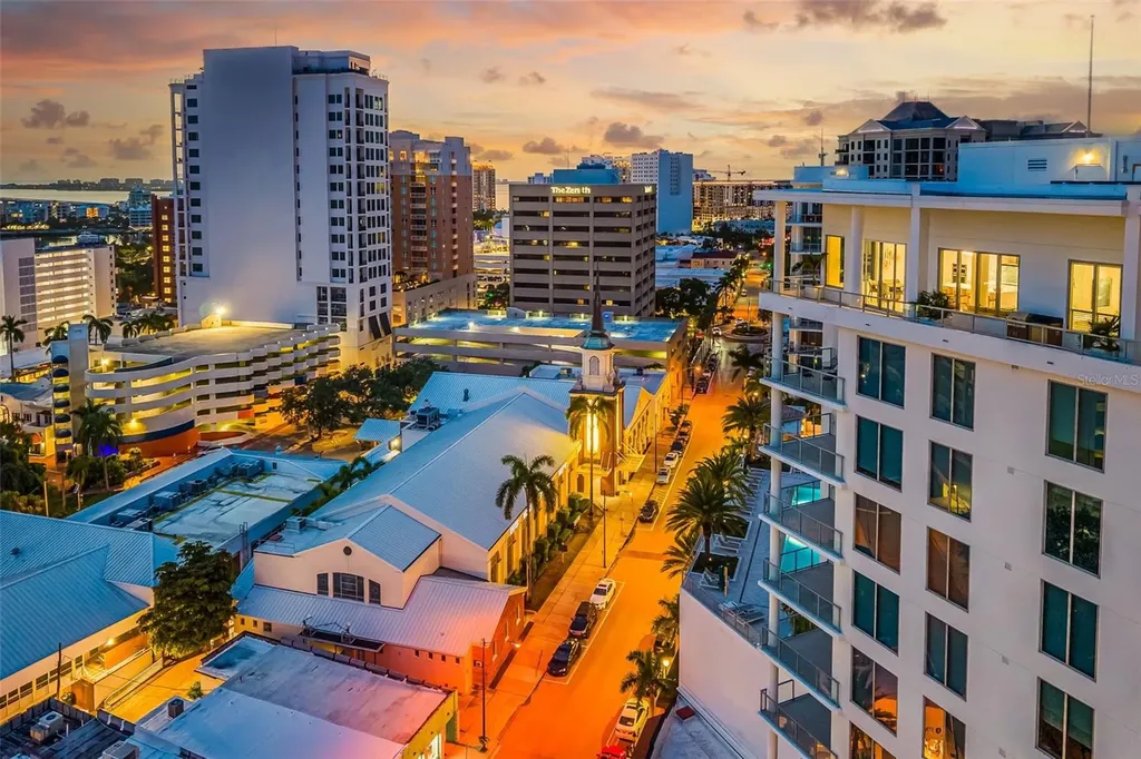 111 S Pineapple Avenue Sarasota FL 34236