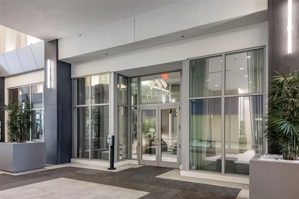 111 S Pineapple Avenue Sarasota FL 34236