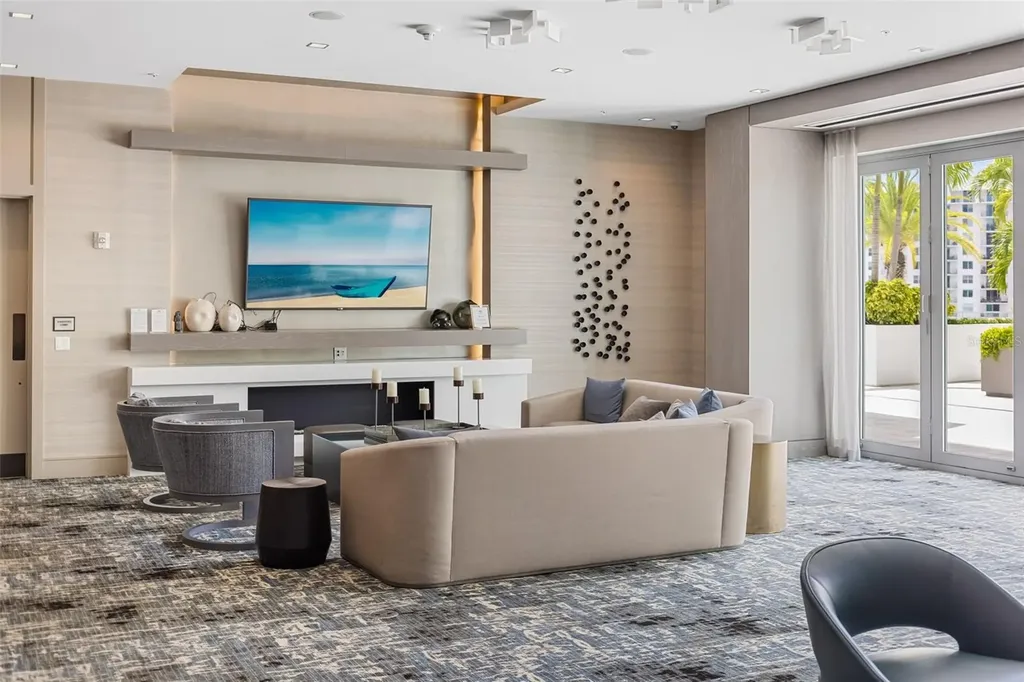 111 S Pineapple Avenue Sarasota FL 34236