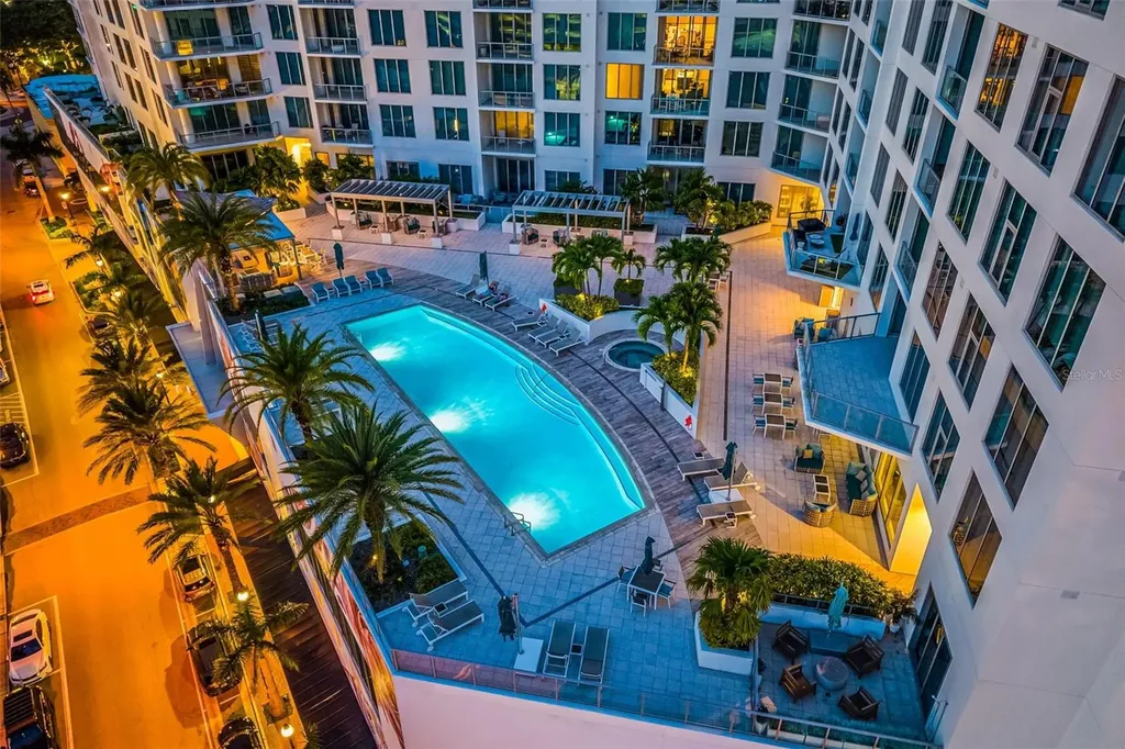 111 S Pineapple Avenue Sarasota FL 34236