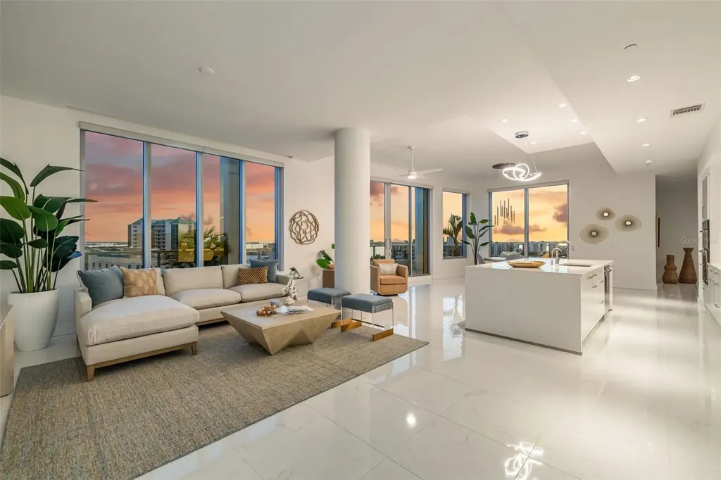 111 S Pineapple Avenue Sarasota FL 34236