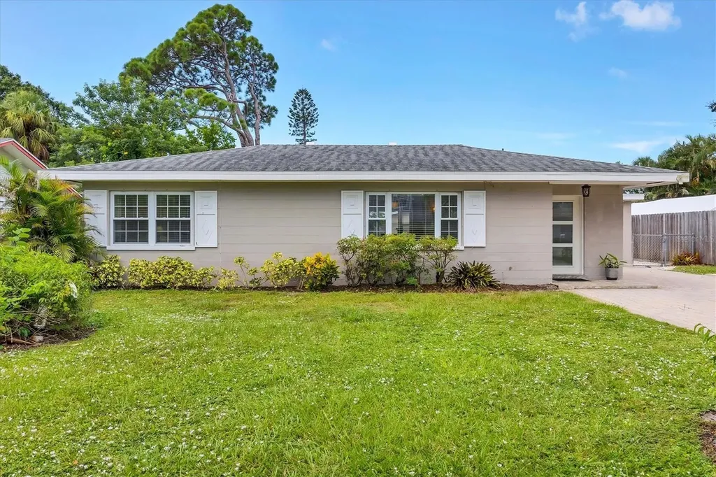 2284 Bougainvillea Street Sarasota FL 34239